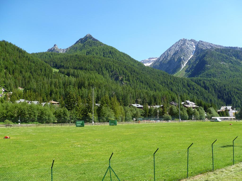 Hotel L' Aiglon Чамполук Екстериор снимка